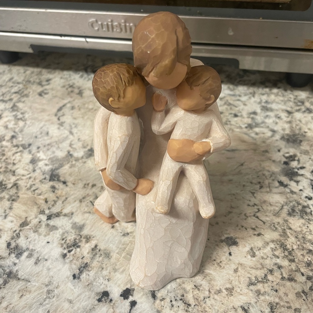 WILLOW TREE Sculptured MOM & TWO BOYS Home Decor